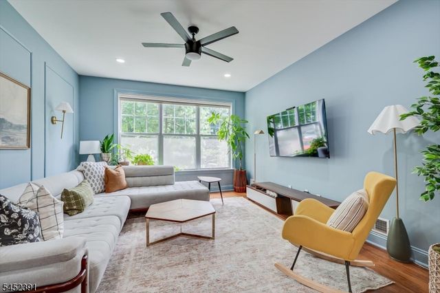 13 Franklin School Way, Metuchen Boro, NJ 08840