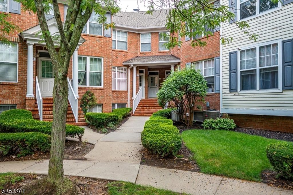 13 Franklin School Way, Metuchen Boro, NJ 08840