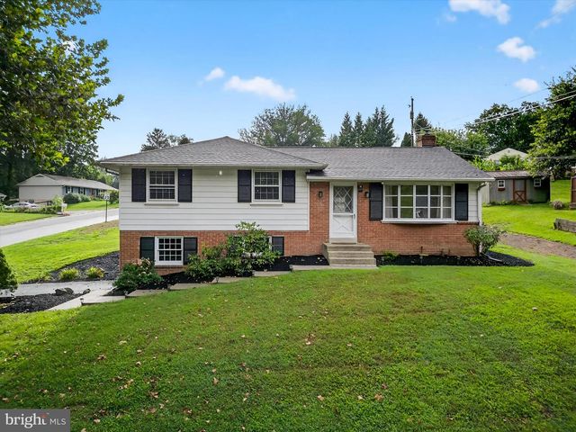 880 CORVAIR RD, Lancaster, PA 17601