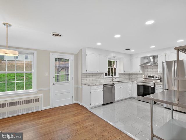 880 CORVAIR RD, Lancaster, PA 17601