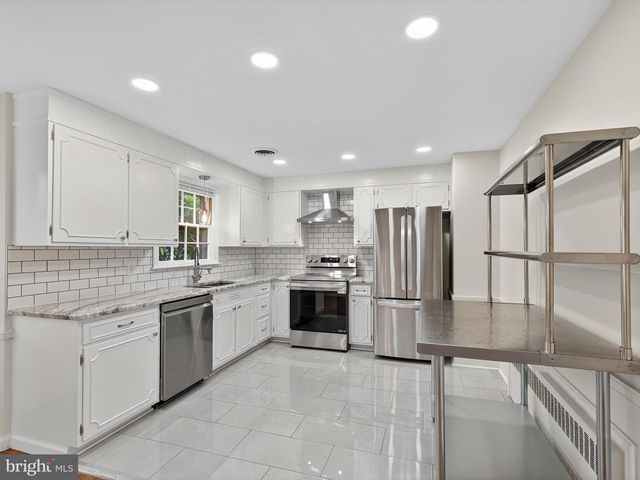 880 CORVAIR RD, Lancaster, PA 17601