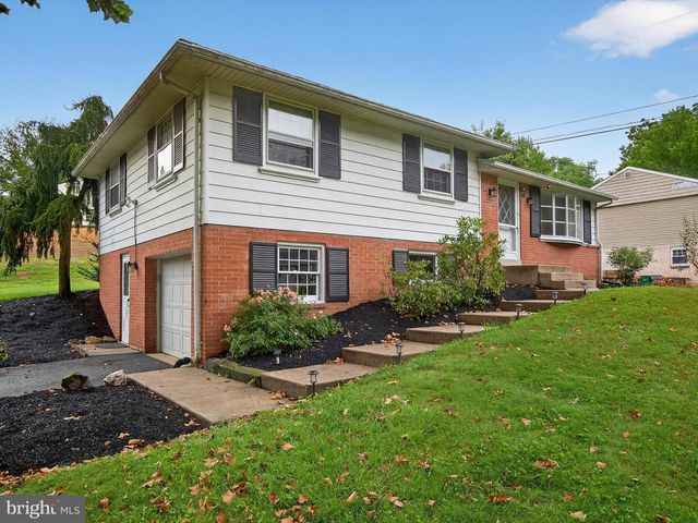880 CORVAIR RD, Lancaster, PA 17601