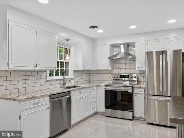 880 CORVAIR RD, Lancaster, PA 17601