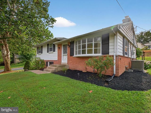 880 CORVAIR RD, Lancaster, PA 17601