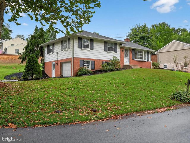 880 CORVAIR RD, Lancaster, PA 17601