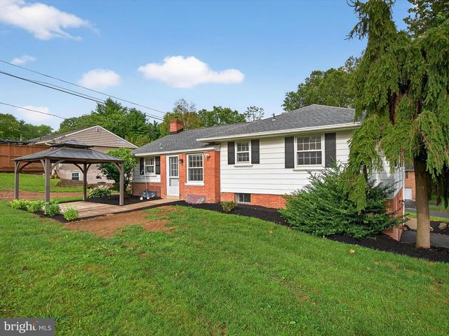 880 CORVAIR RD, Lancaster, PA 17601
