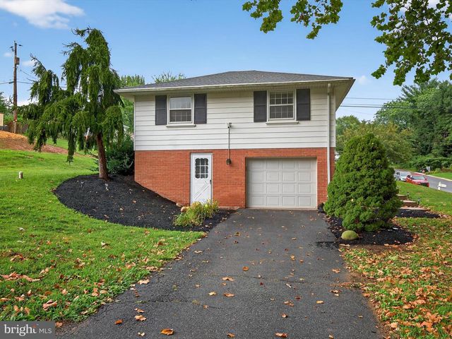 880 CORVAIR RD, Lancaster, PA 17601