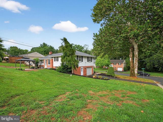 880 CORVAIR RD, Lancaster, PA 17601