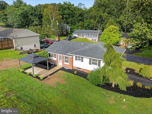 880 CORVAIR RD, Lancaster, PA 17601