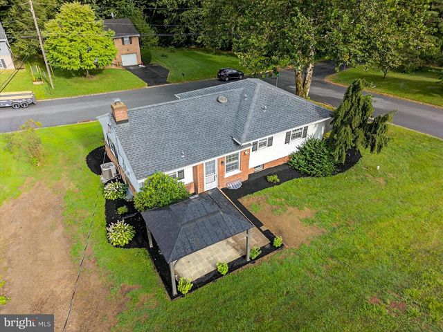 880 CORVAIR RD, Lancaster, PA 17601