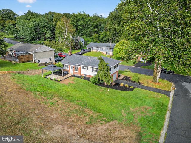880 CORVAIR RD, Lancaster, PA 17601