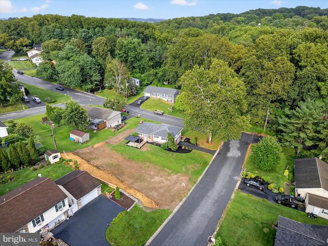 880 CORVAIR RD, Lancaster, PA 17601