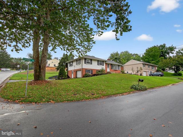 880 CORVAIR RD, Lancaster, PA 17601