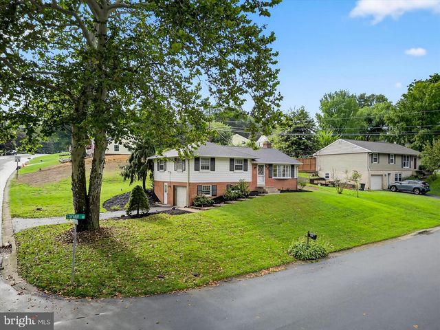 880 CORVAIR RD, Lancaster, PA 17601