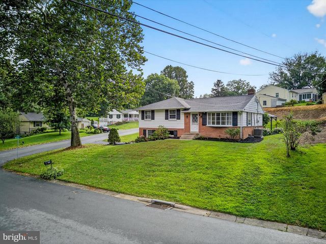 880 CORVAIR RD, Lancaster, PA 17601
