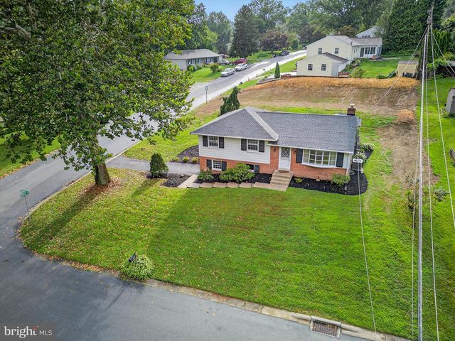880 CORVAIR RD, Lancaster, PA 17601