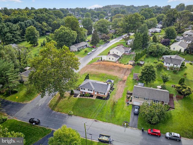 880 CORVAIR RD, Lancaster, PA 17601