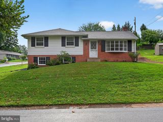 880 CORVAIR RD, Lancaster, PA 17601