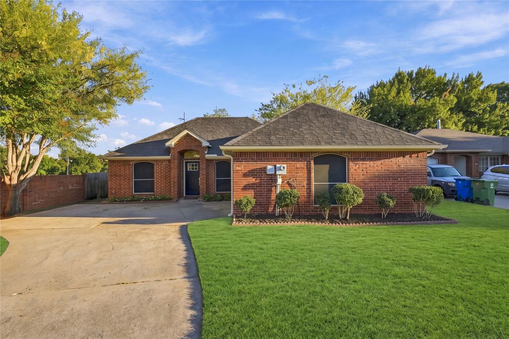 1968 Hobart Lane, Lewisville, TX 75067