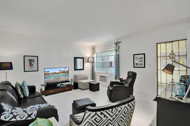 17001 NE 13th Ave 104, Miami, FL 33162