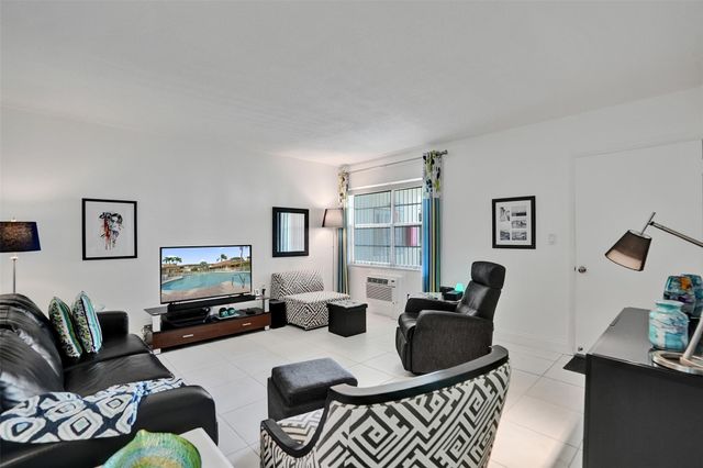 17001 NE 13th Ave 104, Miami, FL 33162