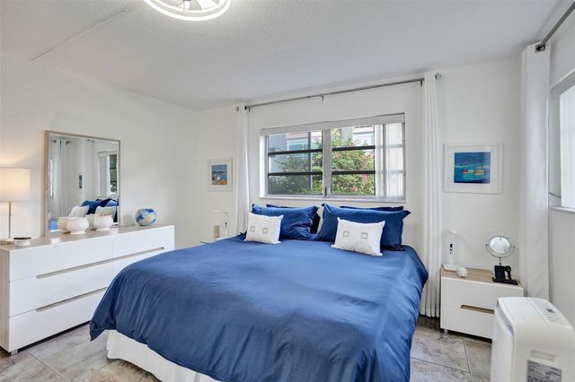 17001 NE 13th Ave 104, Miami, FL 33162