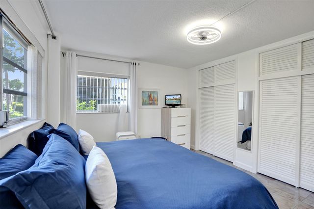 17001 NE 13th Ave 104, Miami, FL 33162