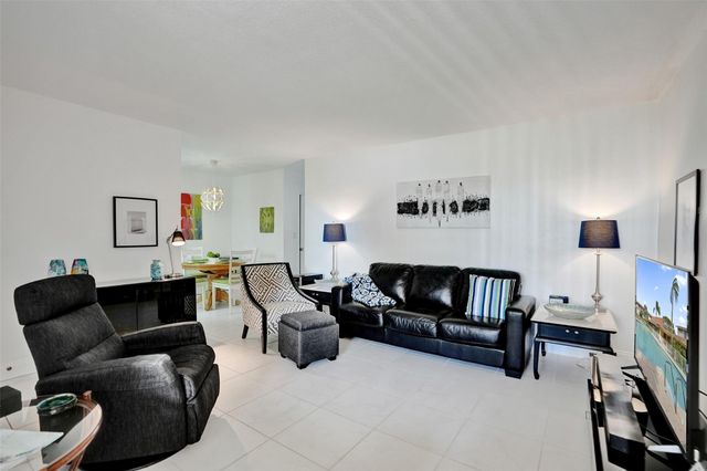 17001 NE 13th Ave 104, Miami, FL 33162