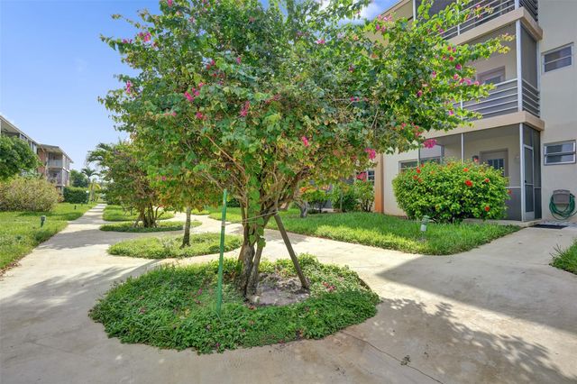 17001 NE 13th Ave 104, Miami, FL 33162