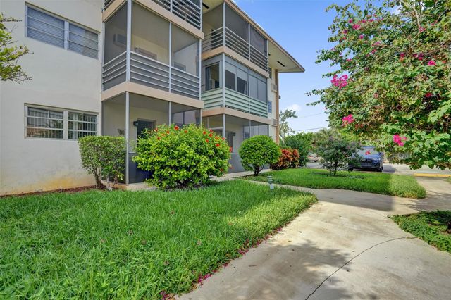 17001 NE 13th Ave 104, Miami, FL 33162