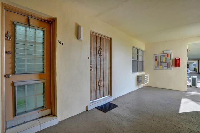 17001 NE 13th Ave 104, Miami, FL 33162