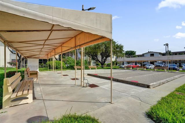 17001 NE 13th Ave 104, Miami, FL 33162