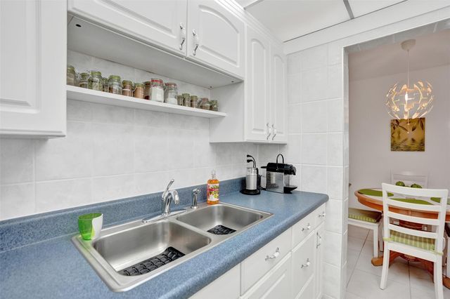 17001 NE 13th Ave 104, Miami, FL 33162