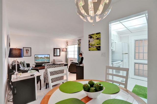 17001 NE 13th Ave 104, Miami, FL 33162