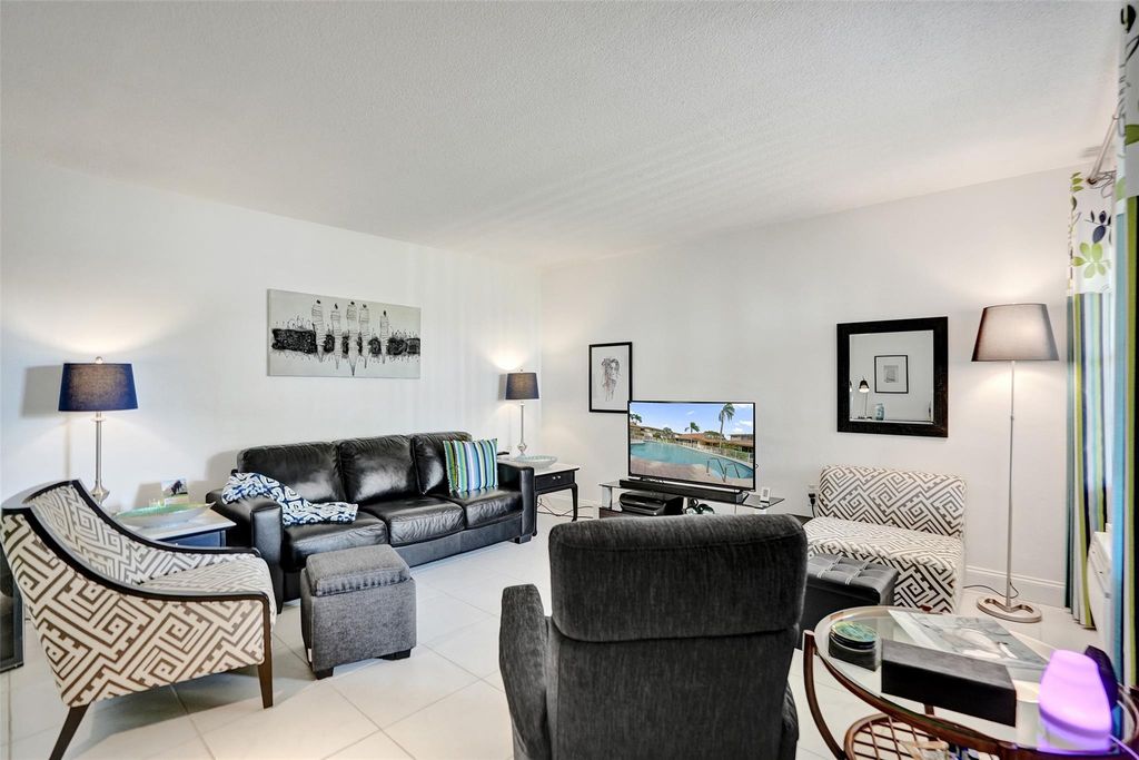 17001 NE 13th Ave 104, Miami, FL 33162