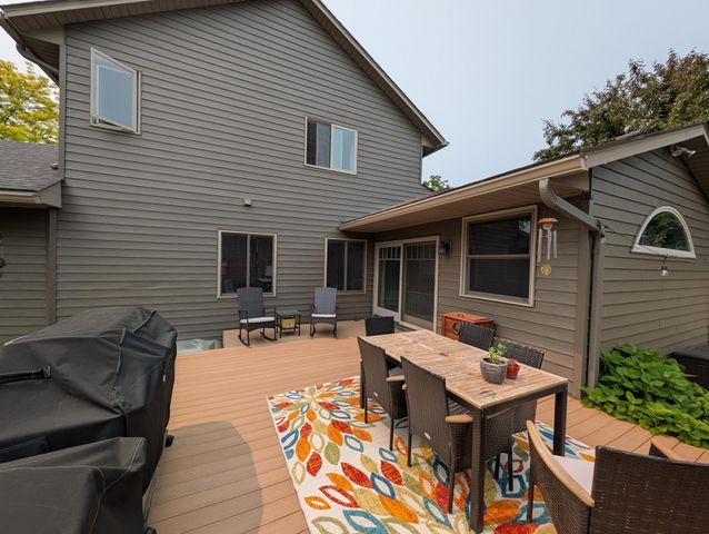 1244 Granada Circle N, Oakdale, MN 55128