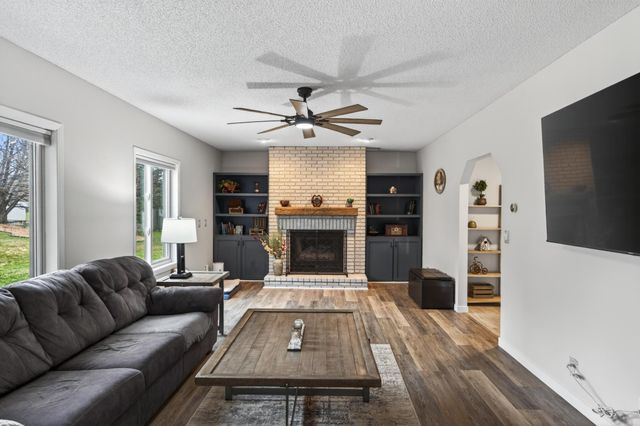 1244 Granada Circle N, Oakdale, MN 55128