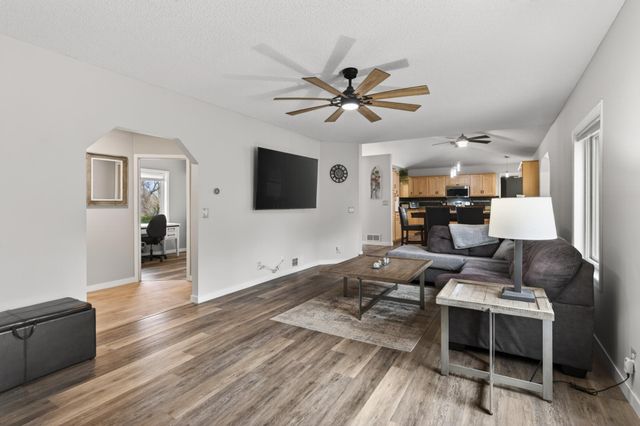 1244 Granada Circle N, Oakdale, MN 55128