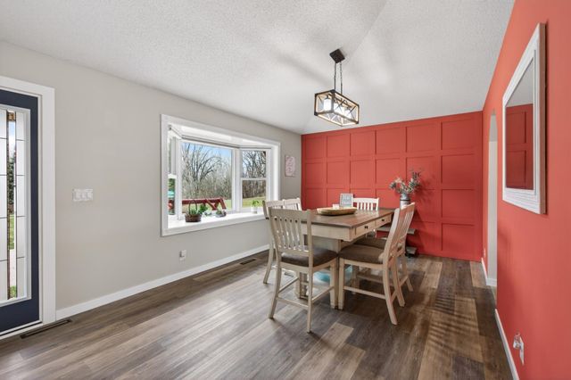 1244 Granada Circle N, Oakdale, MN 55128