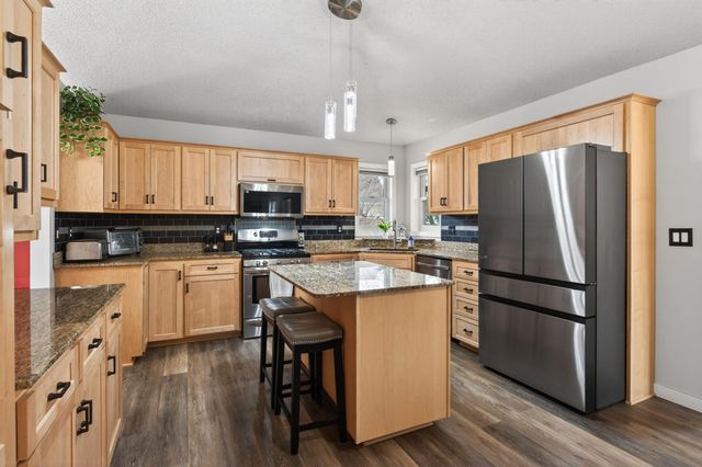 1244 Granada Circle N, Oakdale, MN 55128