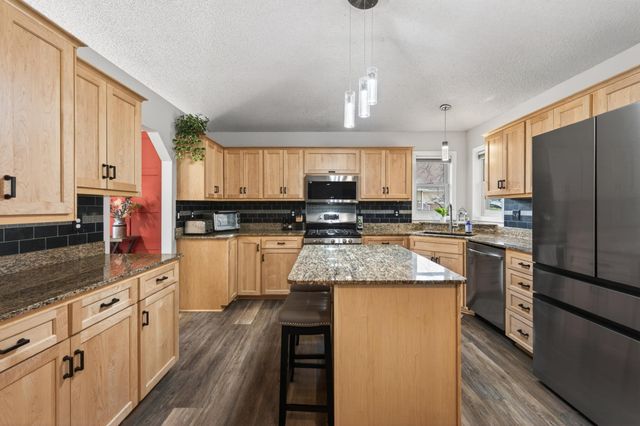 1244 Granada Circle N, Oakdale, MN 55128