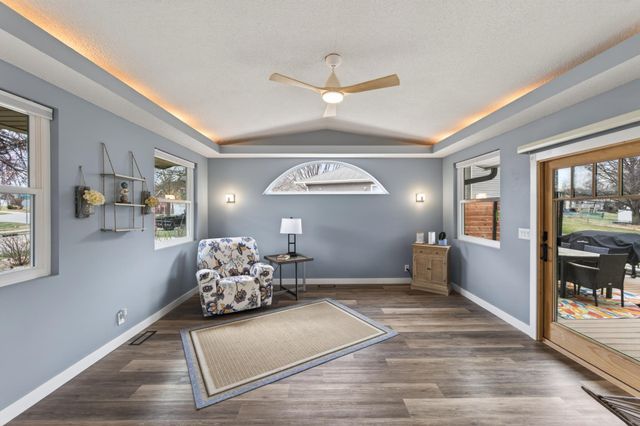 1244 Granada Circle N, Oakdale, MN 55128