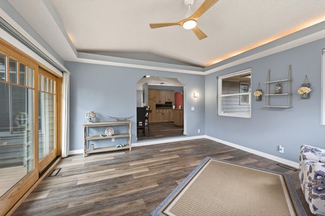 1244 Granada Circle N, Oakdale, MN 55128