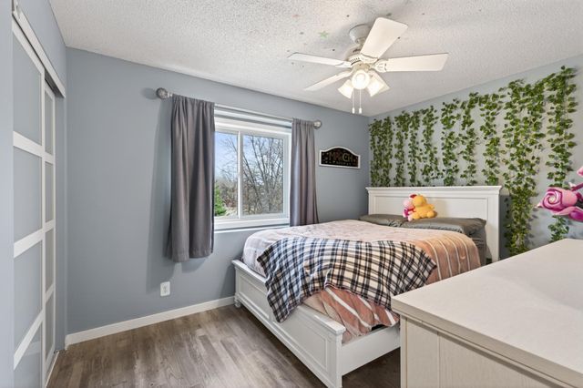 1244 Granada Circle N, Oakdale, MN 55128