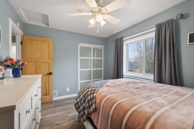 1244 Granada Circle N, Oakdale, MN 55128