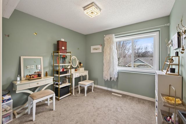 1244 Granada Circle N, Oakdale, MN 55128