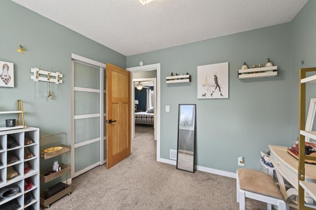 1244 Granada Circle N, Oakdale, MN 55128