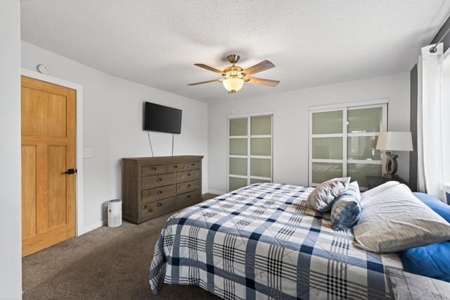 1244 Granada Circle N, Oakdale, MN 55128