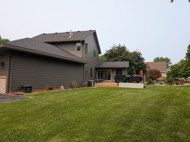 1244 Granada Circle N, Oakdale, MN 55128