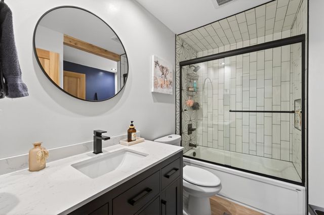 1244 Granada Circle N, Oakdale, MN 55128